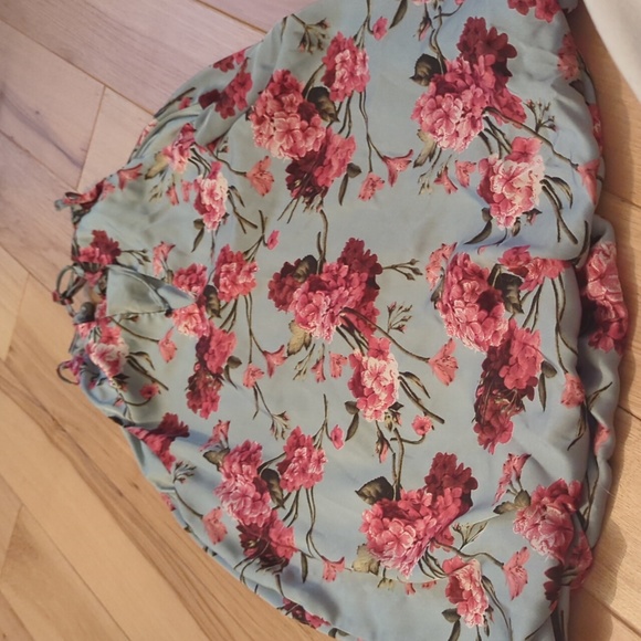 Halter tank top only worn once - Picture 2 of 3